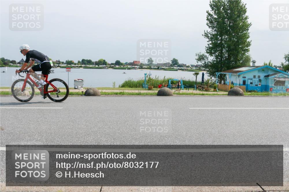 15.06.2025 - 27. Vierlanden-Triathlon H.Heesch http://msf.ph/oto/8032177 15.06.2025 11:35:48 Radfahren 70, 735, 736 meine-sportfotos.de