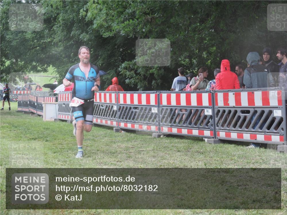 21.06.2025 - 27. Vierlanden-Triathlon KatJ http://msf.ph/oto/8032182 15.06.2025 13:42:32 Ziel 93, 779 meine-sportfotos.de
