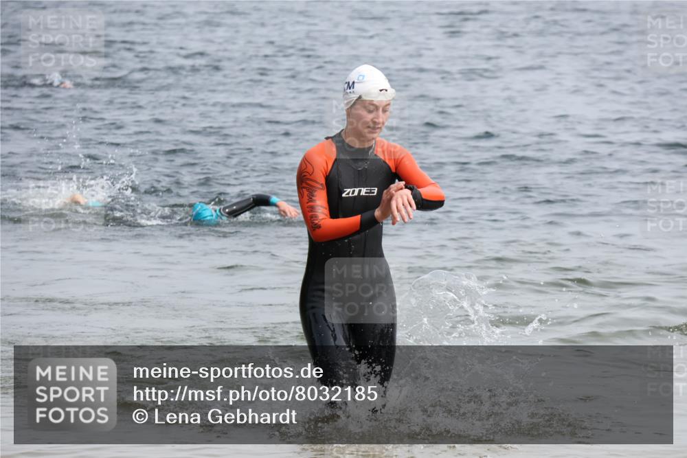 15.06.2025 - 27. Vierlanden-Triathlon Lena Gebhardt http://msf.ph/oto/8032185 15.06.2025 11:13:56 Schwimmen 800, 920 meine-sportfotos.de
