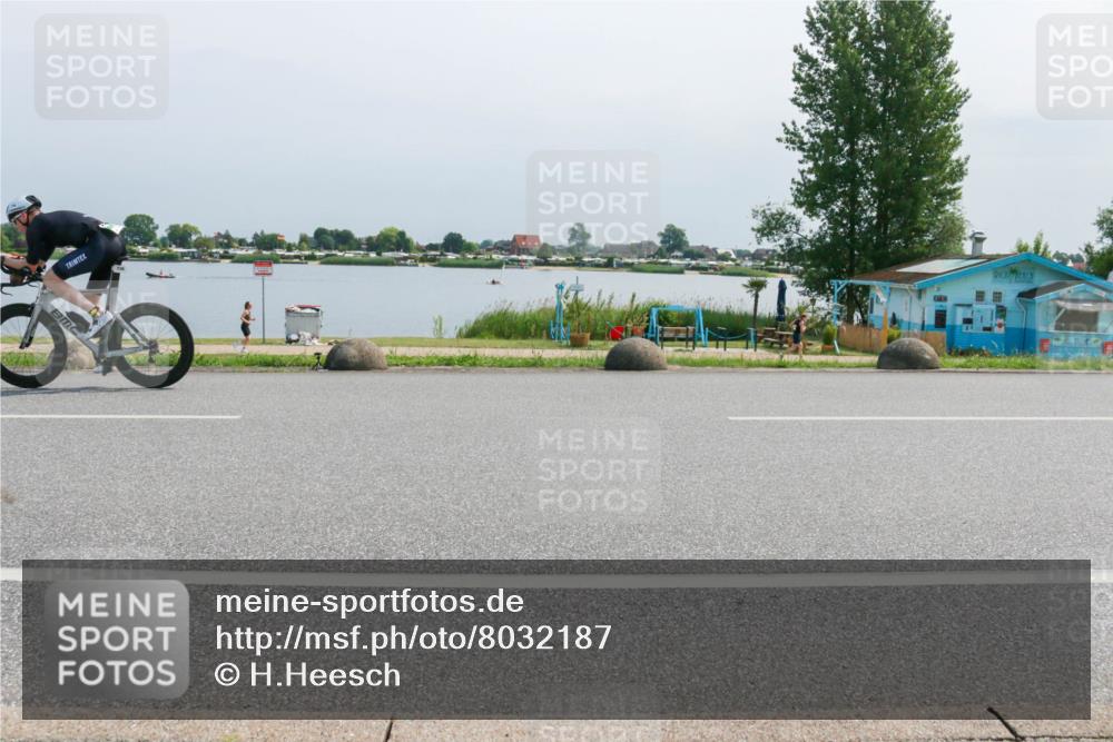 15.06.2025 - 27. Vierlanden-Triathlon H.Heesch http://msf.ph/oto/8032187 15.06.2025 11:35:49 Radfahren 70, 735, 736 meine-sportfotos.de