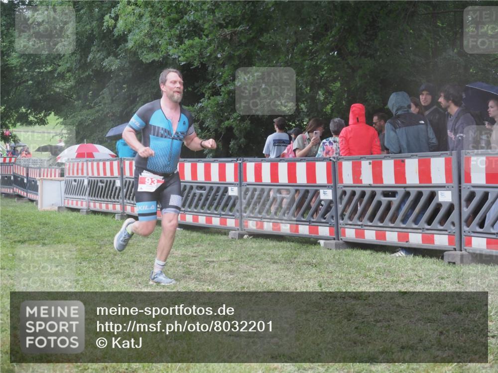 21.06.2025 - 27. Vierlanden-Triathlon KatJ http://msf.ph/oto/8032201 15.06.2025 13:42:33 Ziel 93, 779 meine-sportfotos.de