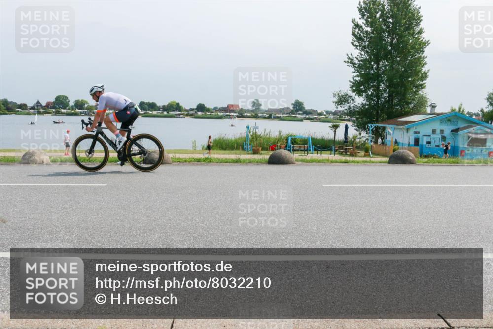 15.06.2025 - 27. Vierlanden-Triathlon H.Heesch http://msf.ph/oto/8032210 15.06.2025 11:35:52 Radfahren 70, 676, 735, 736 meine-sportfotos.de