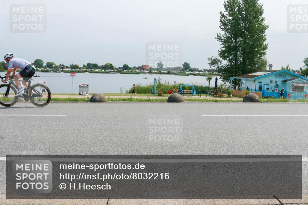 15.06.2025 - 27. Vierlanden-Triathlon H.Heesch http://msf.ph/oto/8032216 15.06.2025 11:35:52 Radfahren 70, 676, 735, 736 meine-sportfotos.de