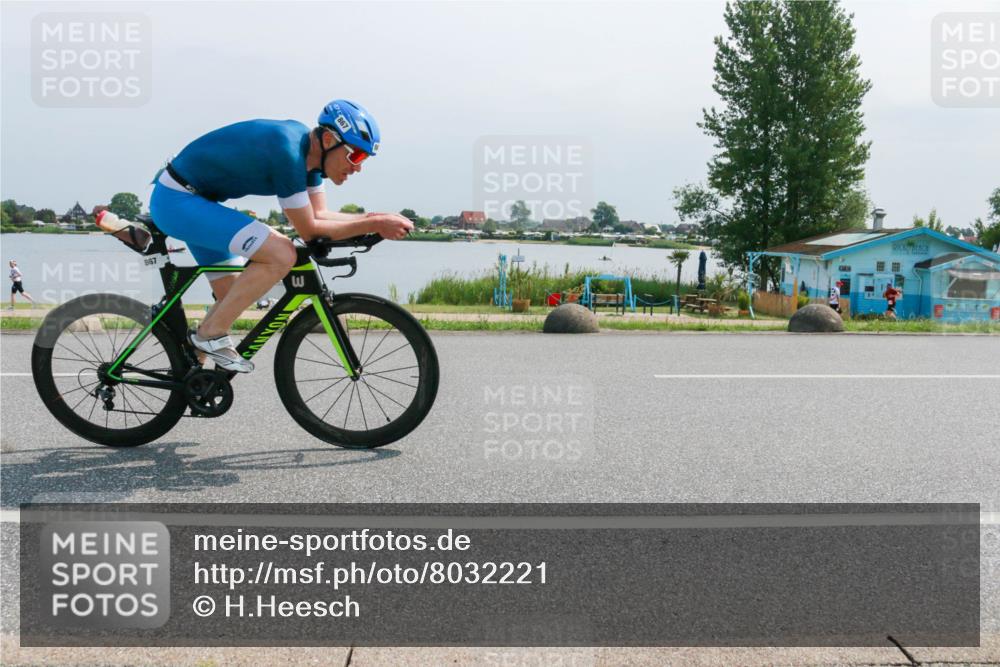 15.06.2025 - 27. Vierlanden-Triathlon H.Heesch http://msf.ph/oto/8032221 15.06.2025 11:36:07 Radfahren  meine-sportfotos.de