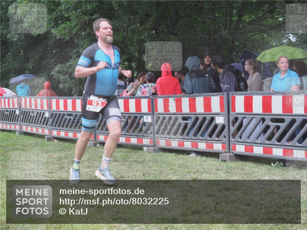 21.06.2025 - 27. Vierlanden-Triathlon KatJ http://msf.ph/oto/8032225 15.06.2025 13:42:33 Ziel 93, 779 meine-sportfotos.de