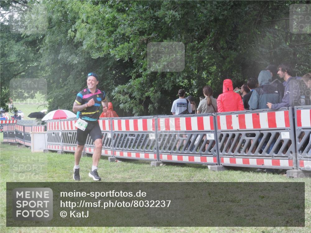 21.06.2025 - 27. Vierlanden-Triathlon KatJ http://msf.ph/oto/8032237 15.06.2025 13:42:41 Ziel 779 meine-sportfotos.de