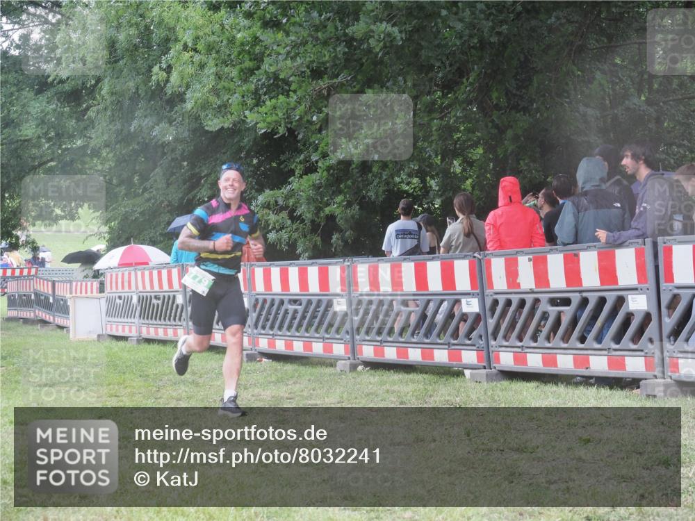 21.06.2025 - 27. Vierlanden-Triathlon KatJ http://msf.ph/oto/8032241 15.06.2025 13:42:41 Ziel 779 meine-sportfotos.de