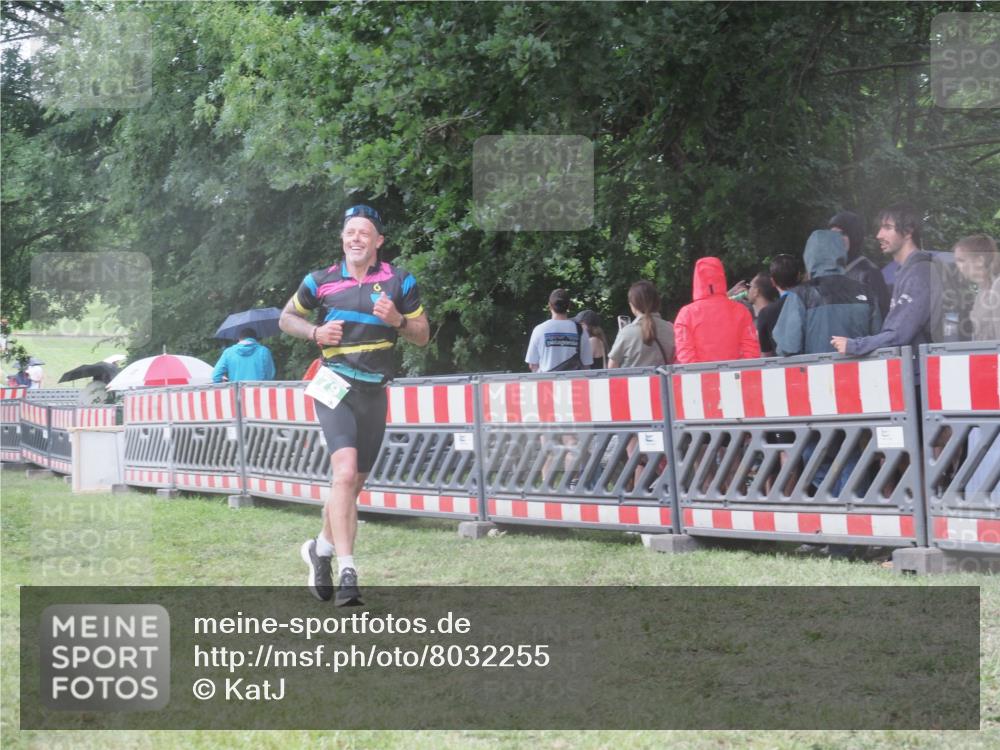 21.06.2025 - 27. Vierlanden-Triathlon KatJ http://msf.ph/oto/8032255 15.06.2025 13:42:41 Ziel 779 meine-sportfotos.de