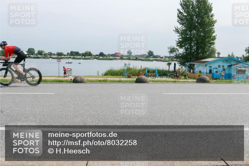 15.06.2025 - 27. Vierlanden-Triathlon H.Heesch http://msf.ph/oto/8032258 15.06.2025 11:36:14 Radfahren 651, 702, 764 meine-sportfotos.de