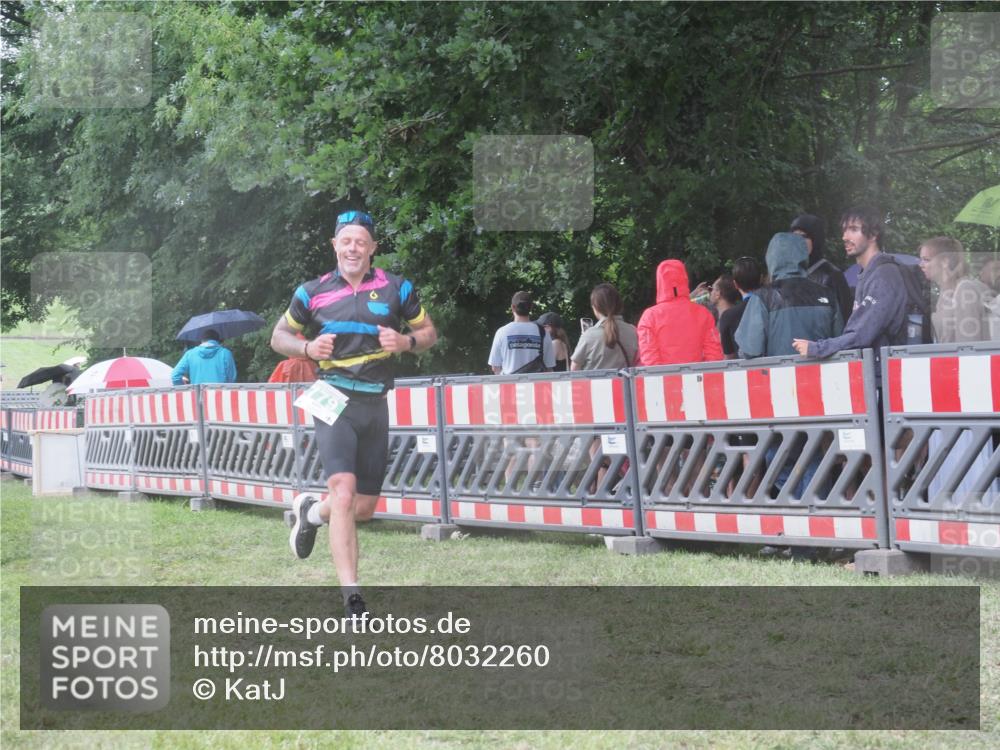 21.06.2025 - 27. Vierlanden-Triathlon KatJ http://msf.ph/oto/8032260 15.06.2025 13:42:41 Ziel 779 meine-sportfotos.de