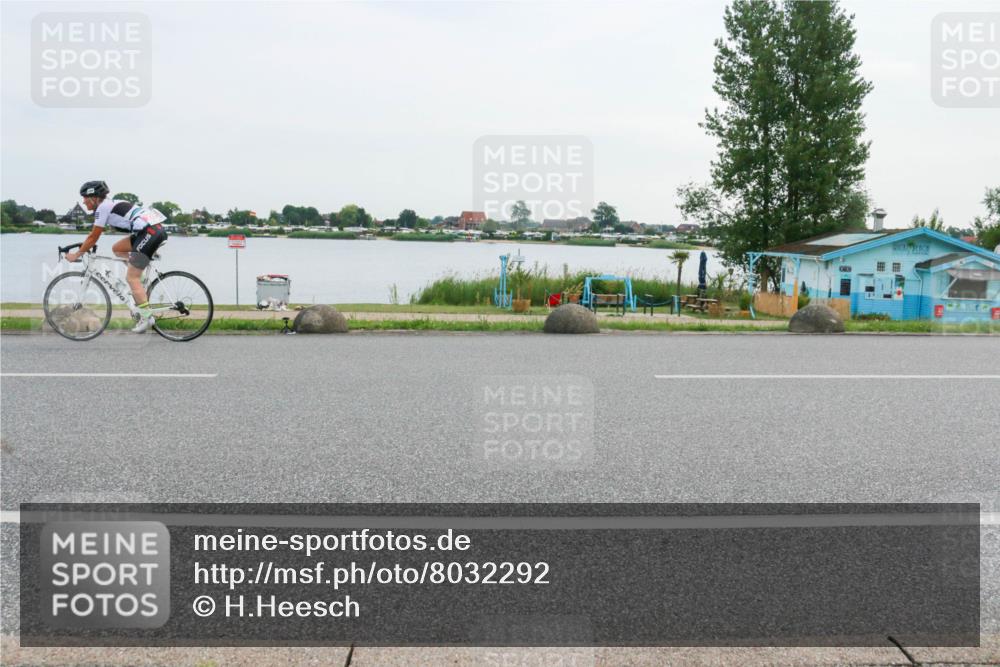 15.06.2025 - 27. Vierlanden-Triathlon H.Heesch http://msf.ph/oto/8032292 15.06.2025 10:39:22 Radfahren 46, 209, 294, 340 meine-sportfotos.de