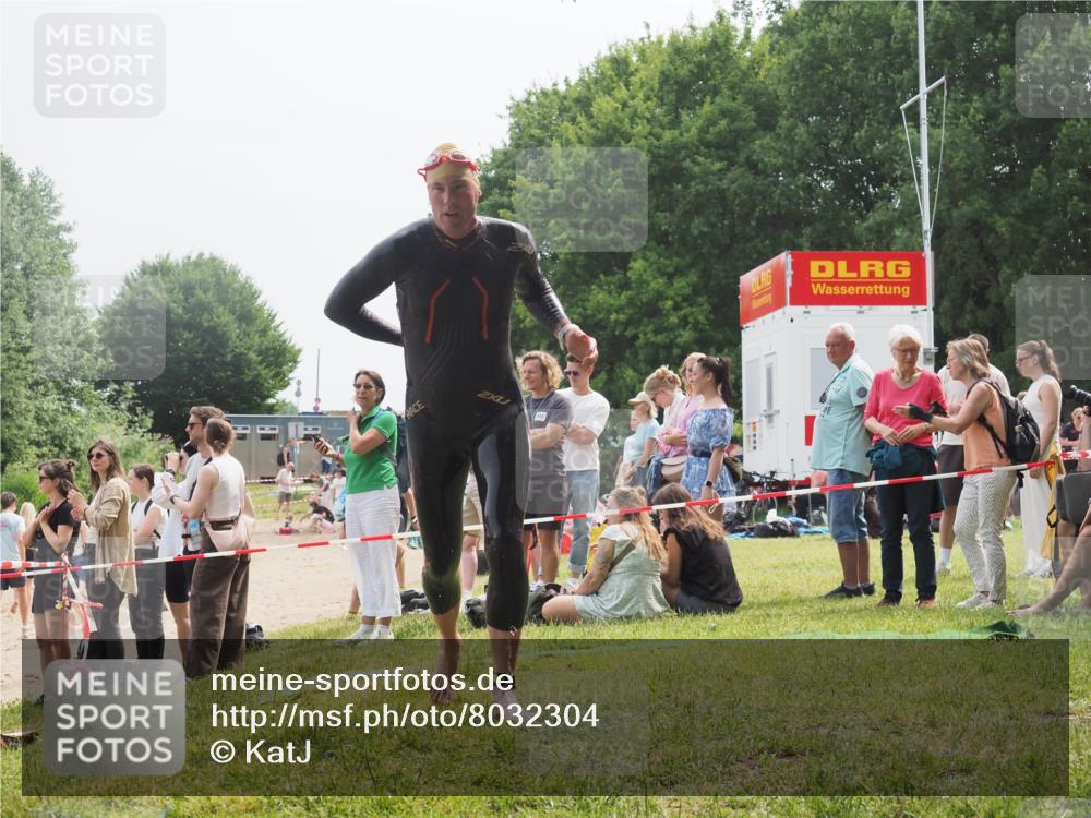 15.06.2025 - 27. Vierlanden-Triathlon KatJ http://msf.ph/oto/8032304 15.06.2025 11:12:17 Schwimmen 785 meine-sportfotos.de