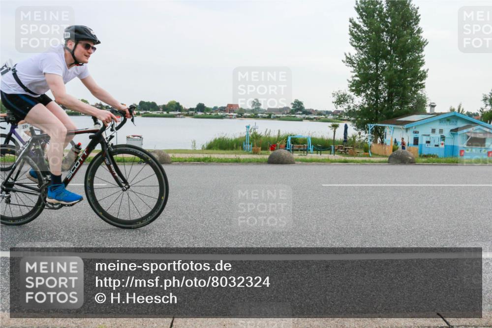 15.06.2025 - 27. Vierlanden-Triathlon H.Heesch http://msf.ph/oto/8032324 15.06.2025 10:39:30 Radfahren 130, 281 meine-sportfotos.de