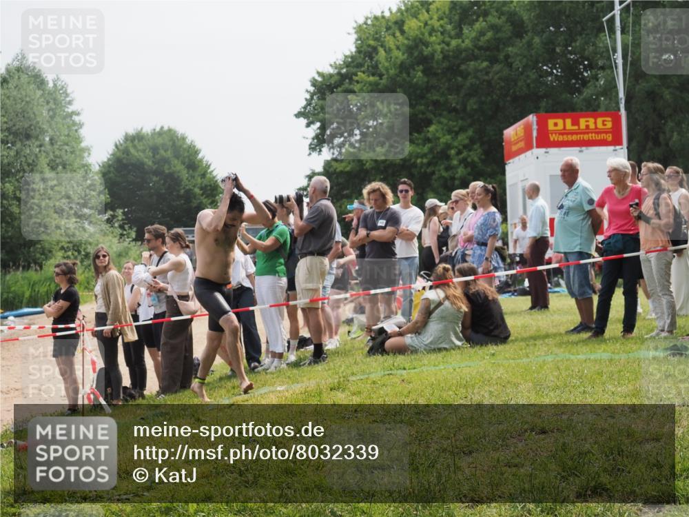 15.06.2025 - 27. Vierlanden-Triathlon KatJ http://msf.ph/oto/8032339 15.06.2025 11:12:36 Schwimmen 968 meine-sportfotos.de