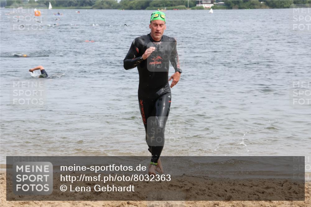 15.06.2025 - 27. Vierlanden-Triathlon Lena Gebhardt http://msf.ph/oto/8032363 15.06.2025 11:14:14 Schwimmen 800, 804, 904, 952, 962 meine-sportfotos.de