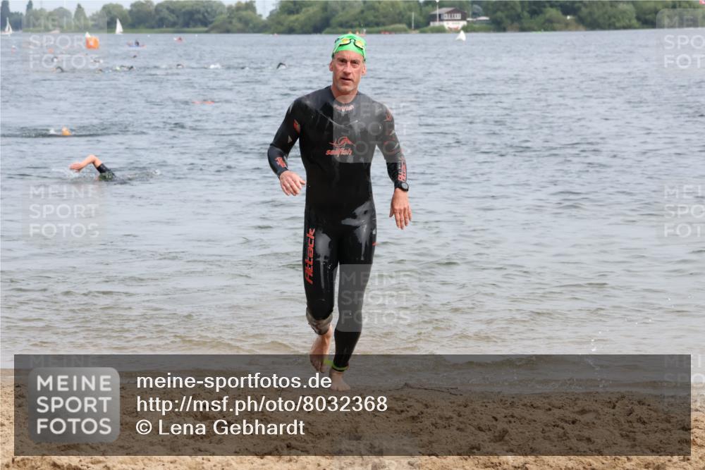 15.06.2025 - 27. Vierlanden-Triathlon Lena Gebhardt http://msf.ph/oto/8032368 15.06.2025 11:14:14 Schwimmen 800, 804, 904, 952, 962 meine-sportfotos.de