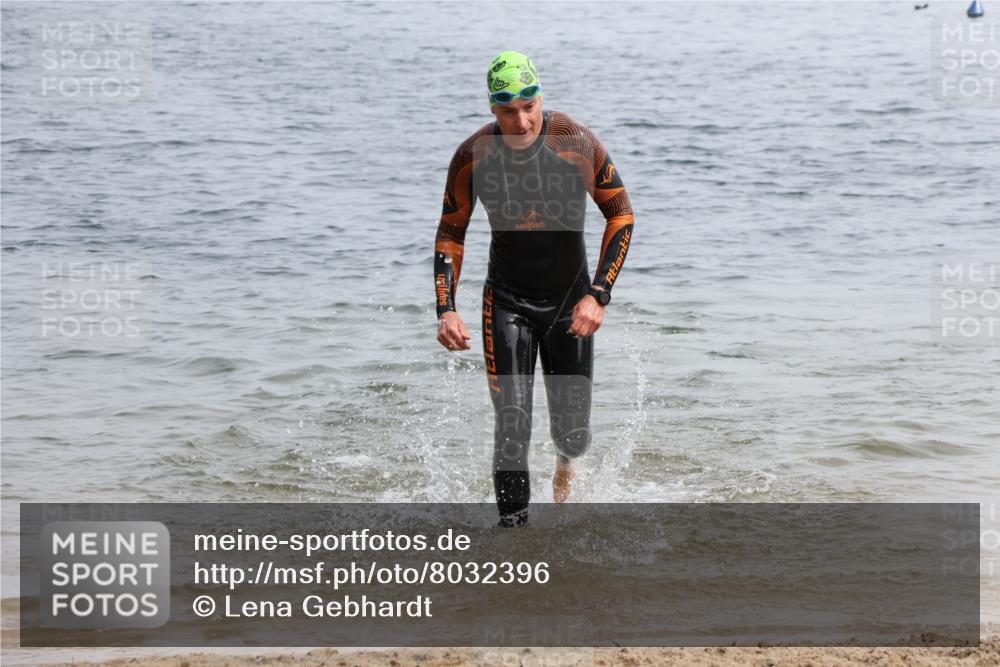 15.06.2025 - 27. Vierlanden-Triathlon Lena Gebhardt http://msf.ph/oto/8032396 15.06.2025 11:14:23 Schwimmen 804, 833, 958 meine-sportfotos.de