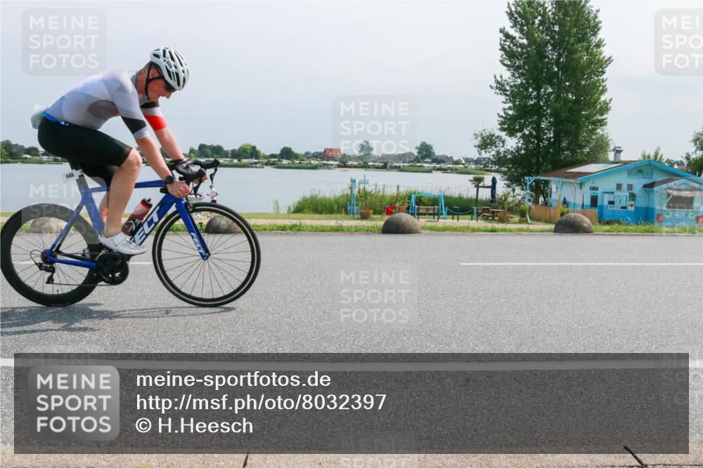 15.06.2025 - 27. Vierlanden-Triathlon H.Heesch http://msf.ph/oto/8032397 15.06.2025 11:36:49 Radfahren 688, 749 meine-sportfotos.de