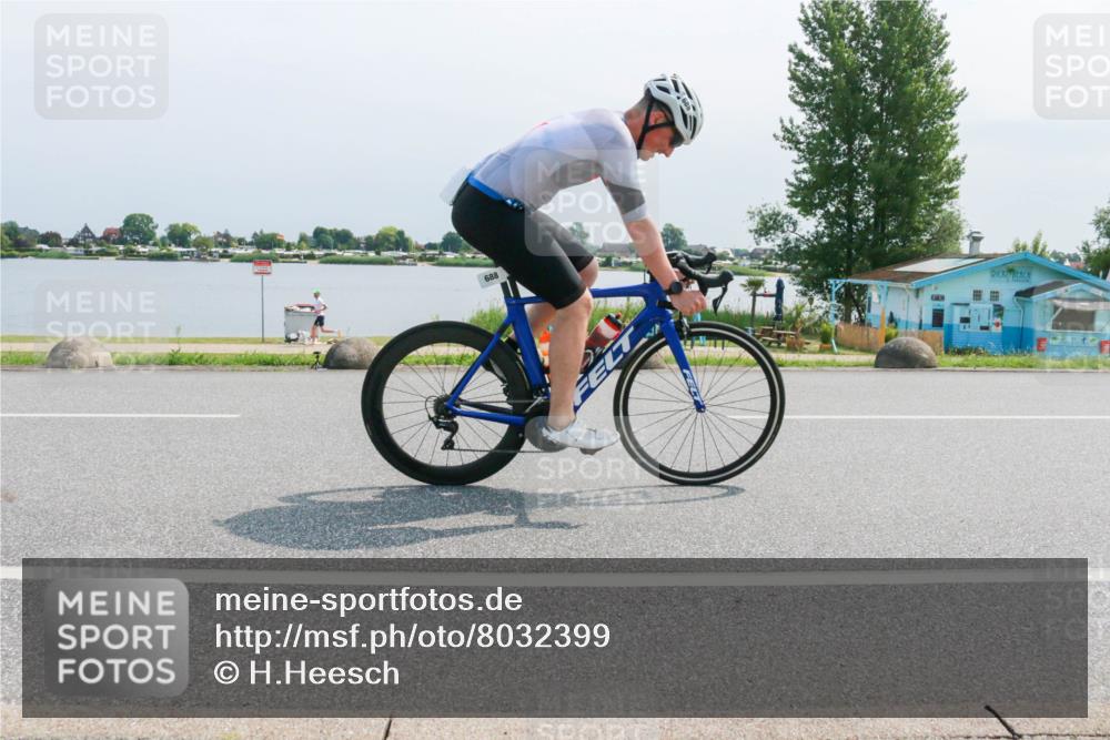 15.06.2025 - 27. Vierlanden-Triathlon H.Heesch http://msf.ph/oto/8032399 15.06.2025 11:36:49 Radfahren 688, 749 meine-sportfotos.de