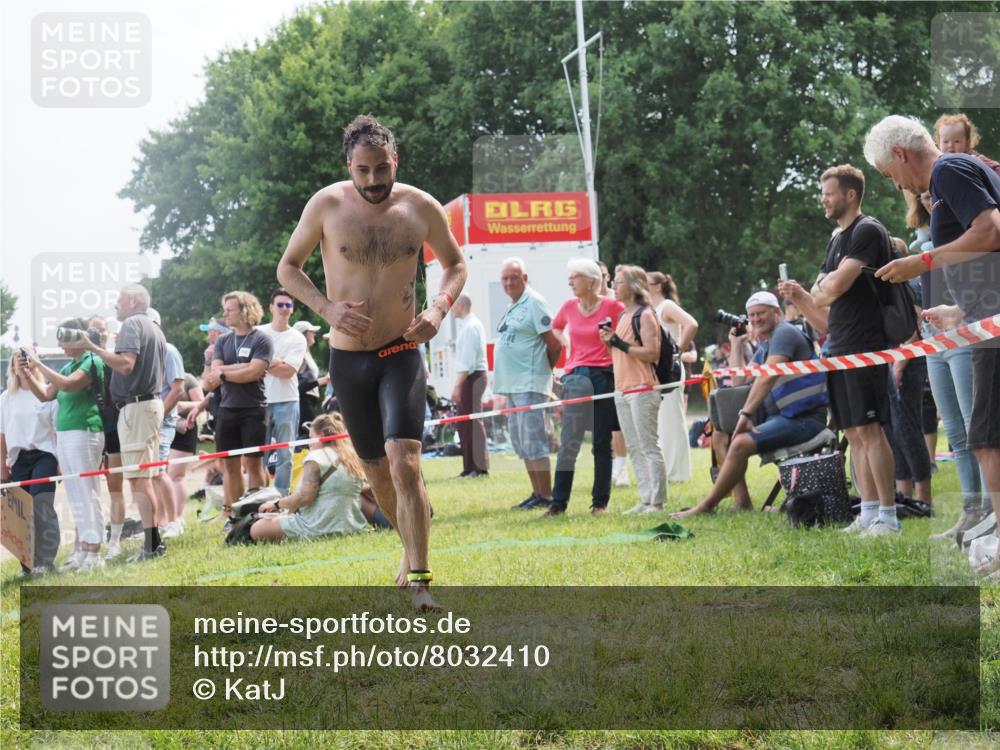 15.06.2025 - 27. Vierlanden-Triathlon KatJ http://msf.ph/oto/8032410 15.06.2025 11:12:38 Schwimmen 968 meine-sportfotos.de