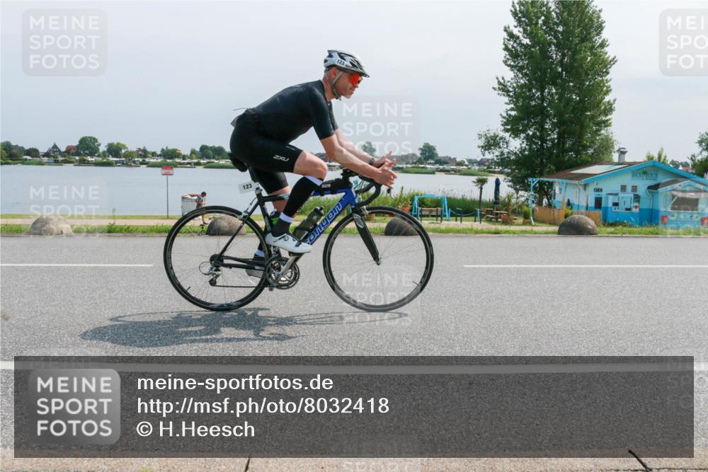 15.06.2025 - 27. Vierlanden-Triathlon H.Heesch http://msf.ph/oto/8032418 15.06.2025 11:36:54 Radfahren 123, 642 meine-sportfotos.de
