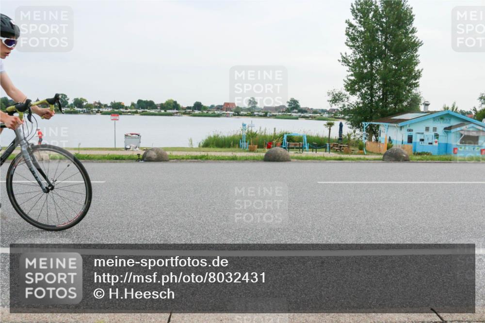 15.06.2025 - 27. Vierlanden-Triathlon H.Heesch http://msf.ph/oto/8032431 15.06.2025 10:39:47 Radfahren 153, 260, 357 meine-sportfotos.de
