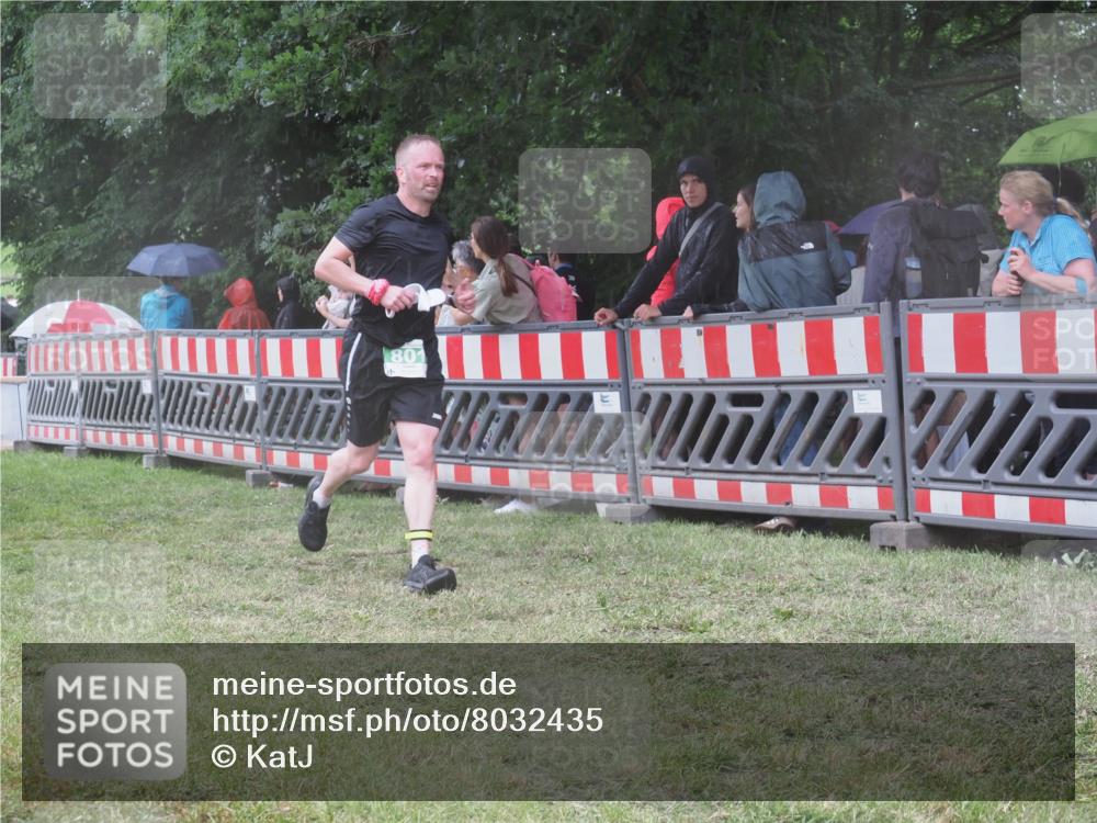 21.06.2025 - 27. Vierlanden-Triathlon KatJ http://msf.ph/oto/8032435 15.06.2025 13:43:13 Ziel 720, 801 meine-sportfotos.de