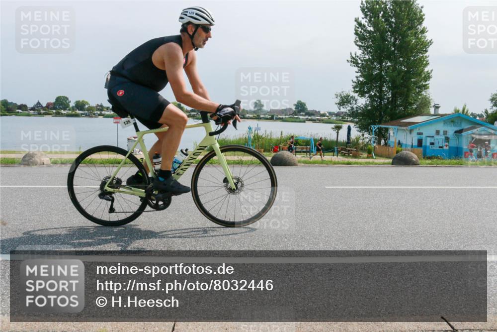 15.06.2025 - 27. Vierlanden-Triathlon H.Heesch http://msf.ph/oto/8032446 15.06.2025 11:37:06 Radfahren 125, 713 meine-sportfotos.de