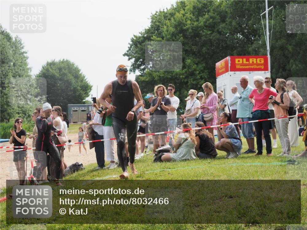 15.06.2025 - 27. Vierlanden-Triathlon KatJ http://msf.ph/oto/8032466 15.06.2025 11:12:51 Schwimmen 858, 928, 982 meine-sportfotos.de