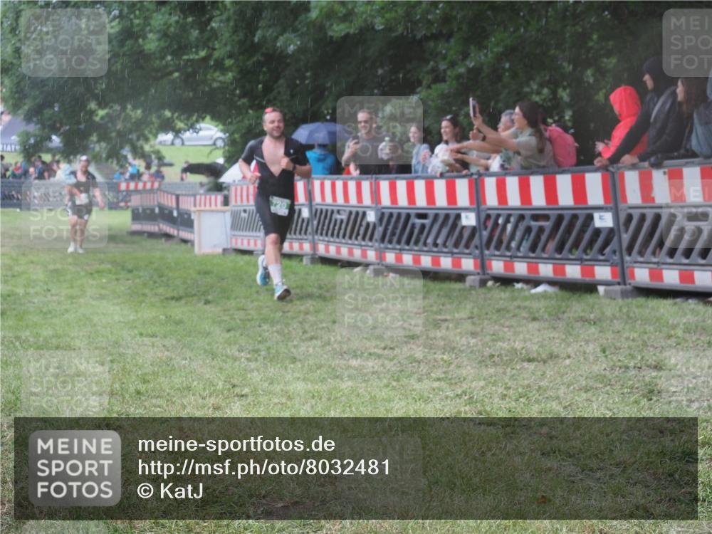21.06.2025 - 27. Vierlanden-Triathlon KatJ http://msf.ph/oto/8032481 15.06.2025 13:43:19 Ziel 720, 945 meine-sportfotos.de