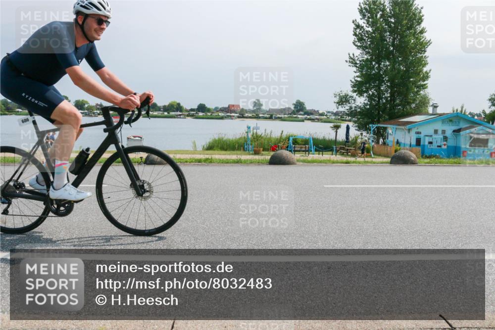 15.06.2025 - 27. Vierlanden-Triathlon H.Heesch http://msf.ph/oto/8032483 15.06.2025 11:37:33 Radfahren 90, 686 meine-sportfotos.de