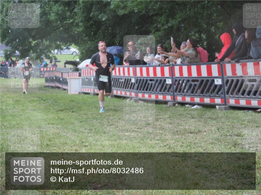 21.06.2025 - 27. Vierlanden-Triathlon KatJ http://msf.ph/oto/8032486 15.06.2025 13:43:19 Ziel 720, 945 meine-sportfotos.de