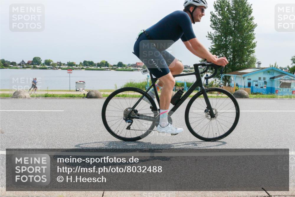 15.06.2025 - 27. Vierlanden-Triathlon H.Heesch http://msf.ph/oto/8032488 15.06.2025 11:37:33 Radfahren 90, 686 meine-sportfotos.de