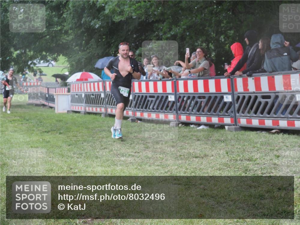 21.06.2025 - 27. Vierlanden-Triathlon KatJ http://msf.ph/oto/8032496 15.06.2025 13:43:20 Ziel 720, 945 meine-sportfotos.de