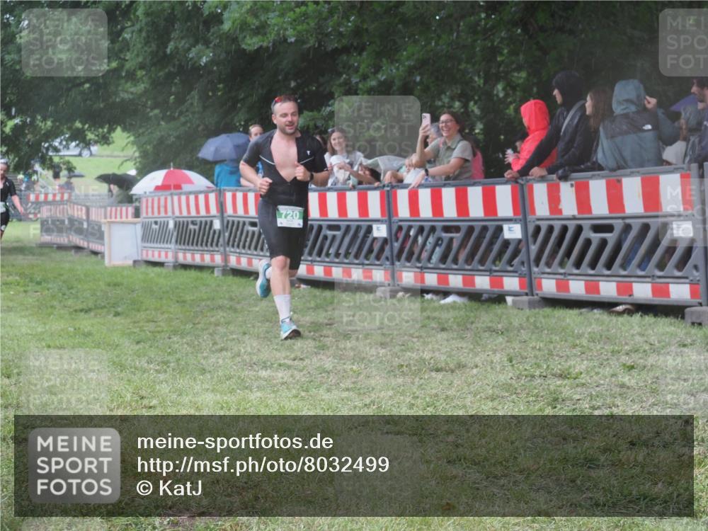 21.06.2025 - 27. Vierlanden-Triathlon KatJ http://msf.ph/oto/8032499 15.06.2025 13:43:20 Ziel 720, 945 meine-sportfotos.de