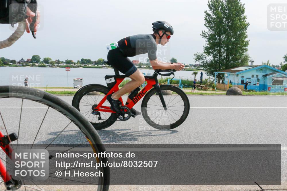 15.06.2025 - 27. Vierlanden-Triathlon H.Heesch http://msf.ph/oto/8032507 15.06.2025 11:37:40 Radfahren 90, 727 meine-sportfotos.de