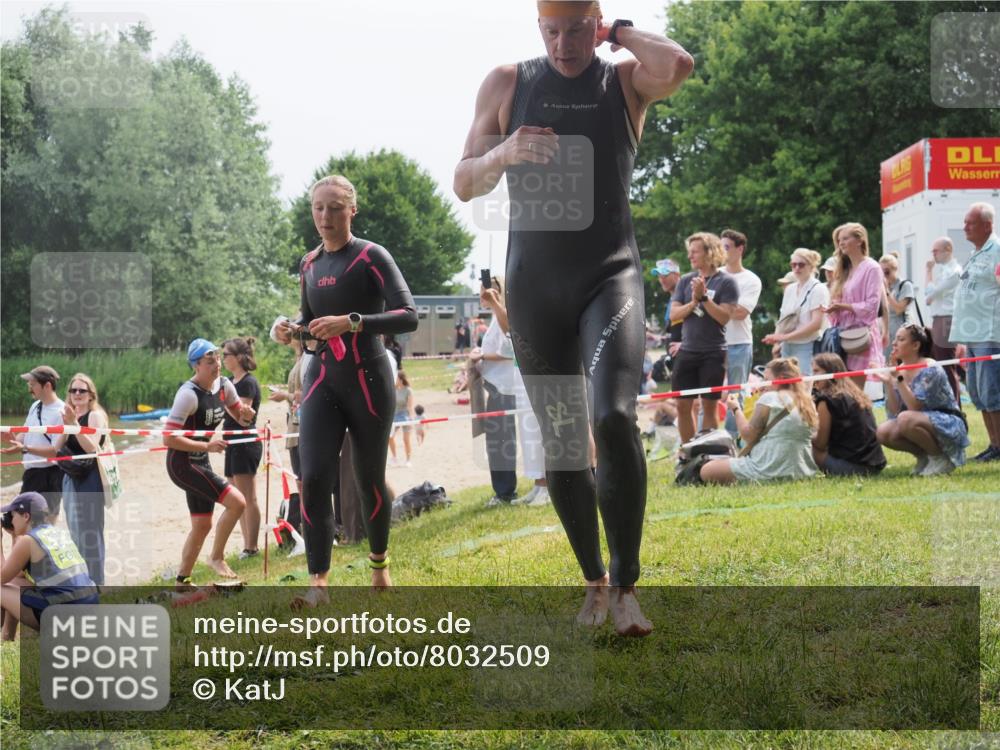 15.06.2025 - 27. Vierlanden-Triathlon KatJ http://msf.ph/oto/8032509 15.06.2025 11:12:53 Schwimmen 858, 928, 982 meine-sportfotos.de