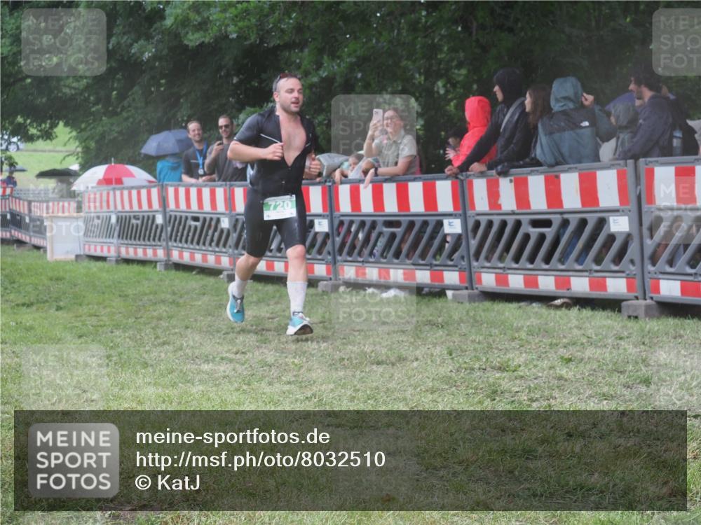 21.06.2025 - 27. Vierlanden-Triathlon KatJ http://msf.ph/oto/8032510 15.06.2025 13:43:20 Ziel 720, 945 meine-sportfotos.de