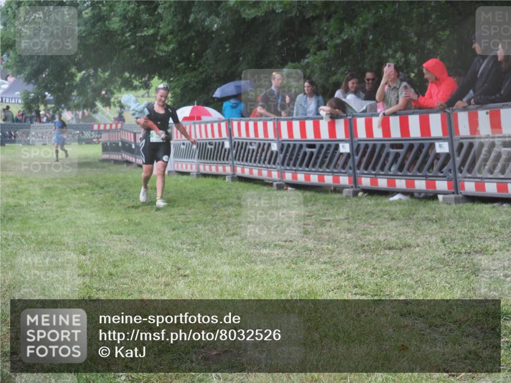 21.06.2025 - 27. Vierlanden-Triathlon KatJ http://msf.ph/oto/8032526 15.06.2025 13:43:23 Ziel 144, 720, 945 meine-sportfotos.de