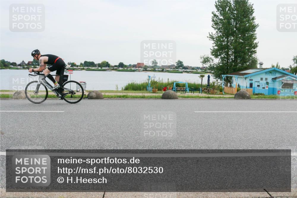 15.06.2025 - 27. Vierlanden-Triathlon H.Heesch http://msf.ph/oto/8032530 15.06.2025 10:40:20 Radfahren 132 meine-sportfotos.de