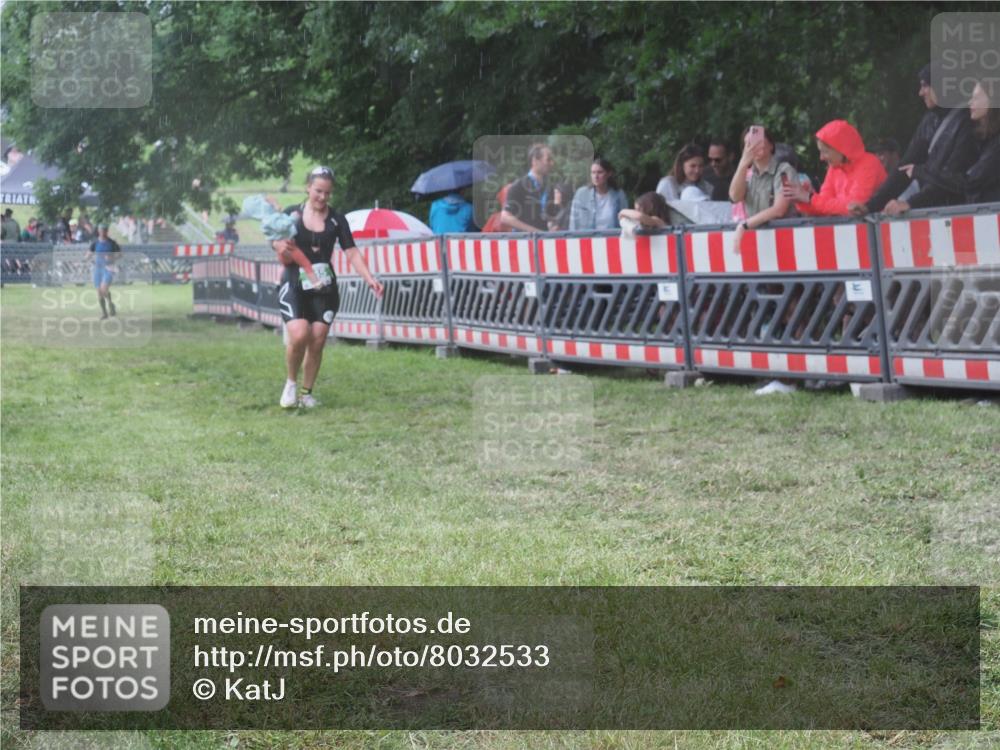 21.06.2025 - 27. Vierlanden-Triathlon KatJ http://msf.ph/oto/8032533 15.06.2025 13:43:23 Ziel 144, 720, 945 meine-sportfotos.de