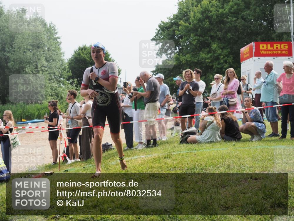 15.06.2025 - 27. Vierlanden-Triathlon KatJ http://msf.ph/oto/8032534 15.06.2025 11:12:55 Schwimmen 858, 928, 982 meine-sportfotos.de