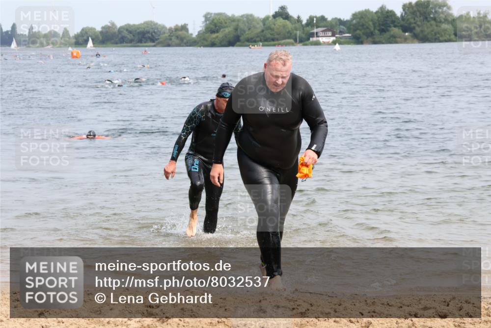15.06.2025 - 27. Vierlanden-Triathlon Lena Gebhardt http://msf.ph/oto/8032537 15.06.2025 11:14:47 Schwimmen 812 meine-sportfotos.de