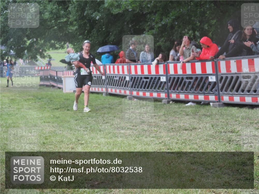 21.06.2025 - 27. Vierlanden-Triathlon KatJ http://msf.ph/oto/8032538 15.06.2025 13:43:24 Ziel 144, 945 meine-sportfotos.de