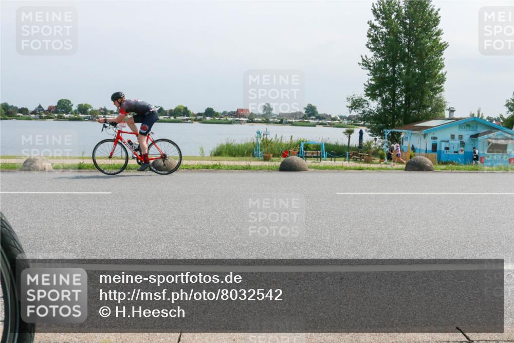 21.06.2025 - 27. Vierlanden-Triathlon H.Heesch http://msf.ph/oto/8032542 15.06.2025 11:37:48 Radfahren 683, 691, 759 meine-sportfotos.de