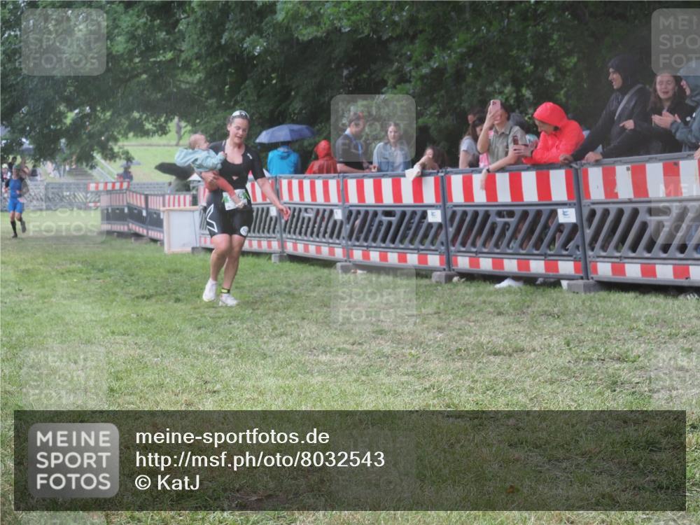 21.06.2025 - 27. Vierlanden-Triathlon KatJ http://msf.ph/oto/8032543 15.06.2025 13:43:24 Ziel 144, 945 meine-sportfotos.de