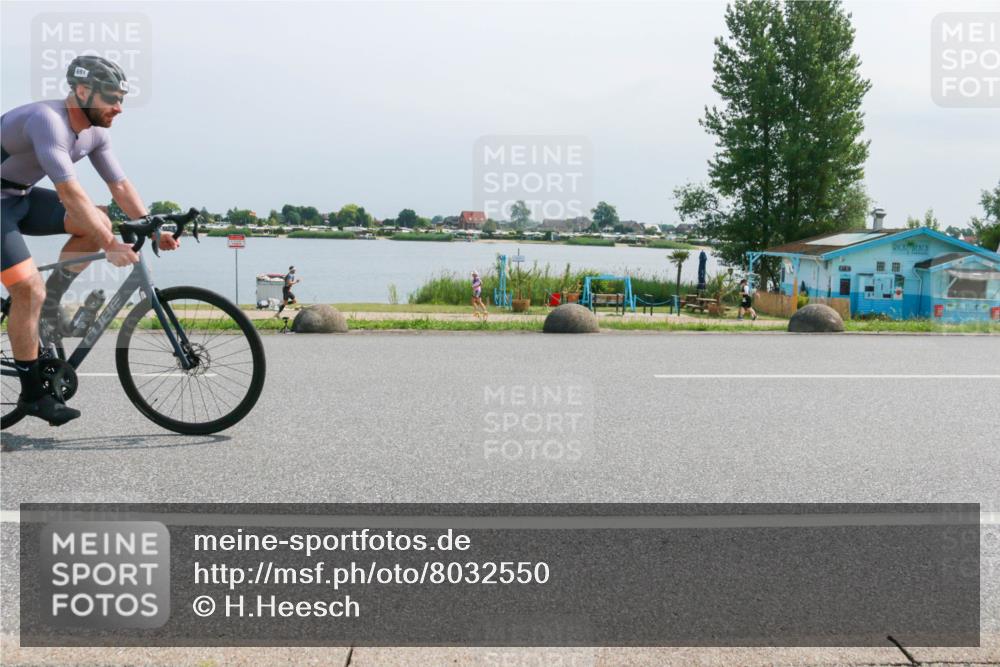 15.06.2025 - 27. Vierlanden-Triathlon H.Heesch http://msf.ph/oto/8032550 15.06.2025 11:37:51 Radfahren 691, 759, 900 meine-sportfotos.de