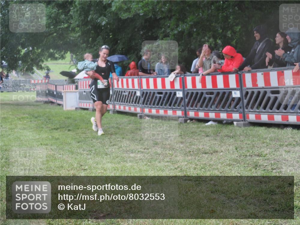21.06.2025 - 27. Vierlanden-Triathlon KatJ http://msf.ph/oto/8032553 15.06.2025 13:43:24 Ziel 144, 945 meine-sportfotos.de
