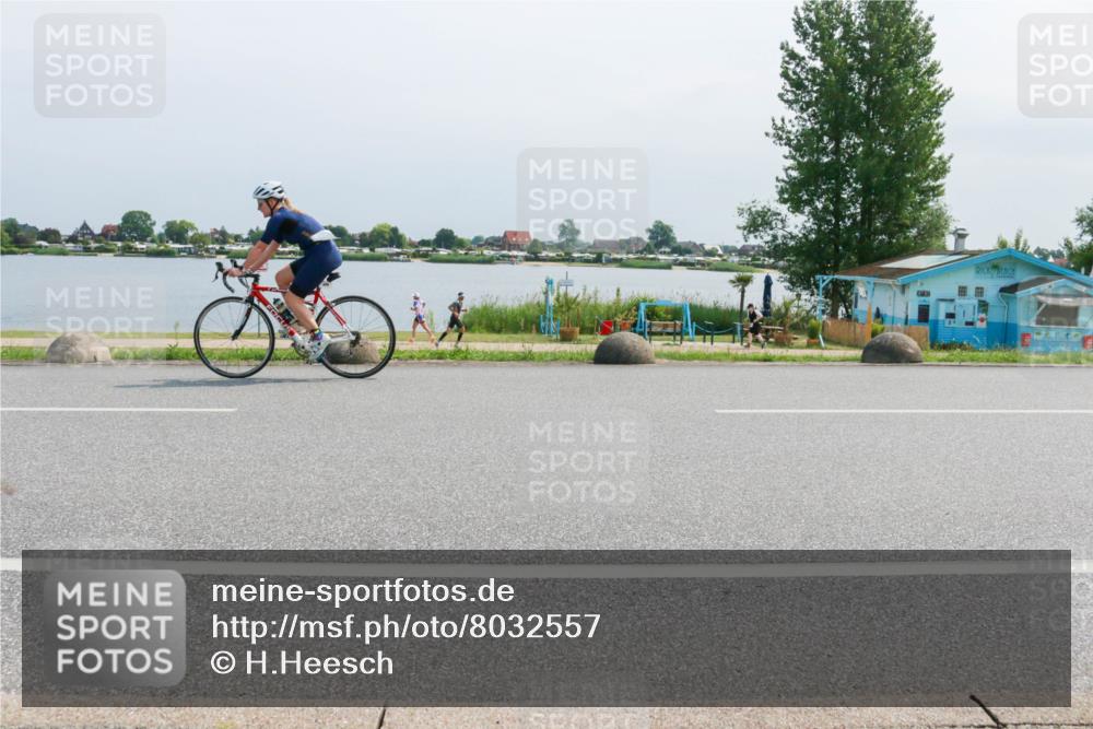 15.06.2025 - 27. Vierlanden-Triathlon H.Heesch http://msf.ph/oto/8032557 15.06.2025 11:37:53 Radfahren 691, 759, 854, 900 meine-sportfotos.de