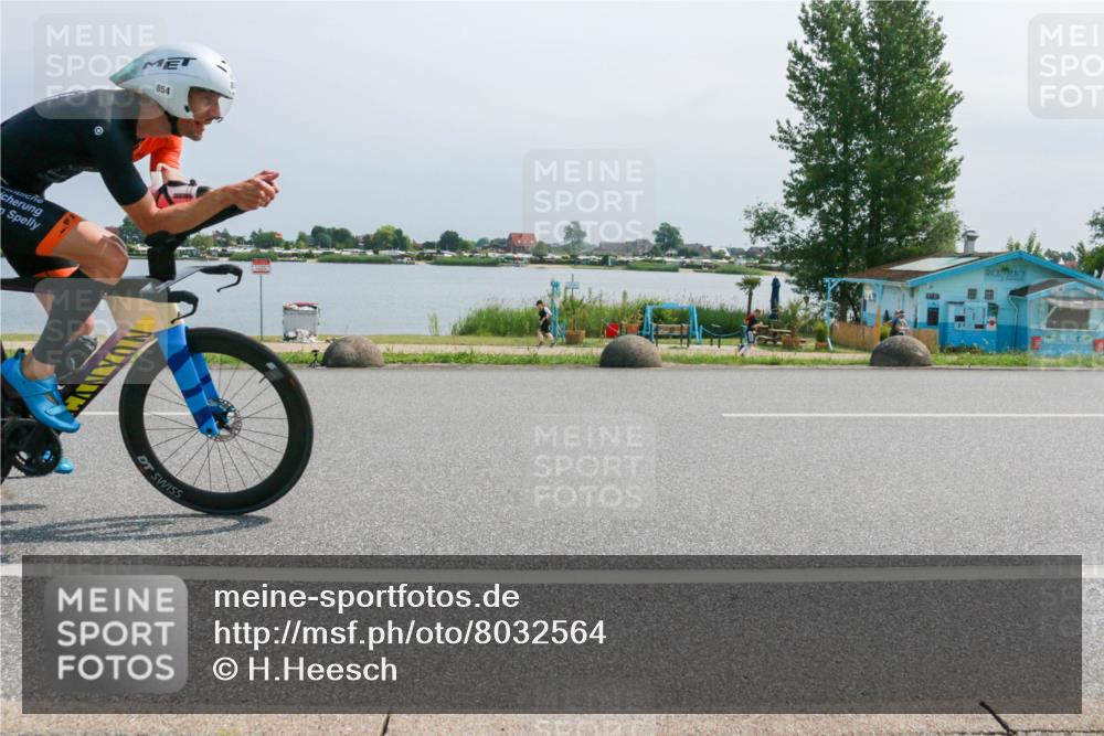 15.06.2025 - 27. Vierlanden-Triathlon H.Heesch http://msf.ph/oto/8032564 15.06.2025 11:37:56 Radfahren 854, 900 meine-sportfotos.de